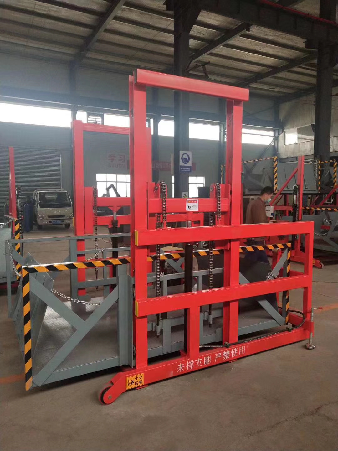 移動(dòng)卸貨平臺(tái)